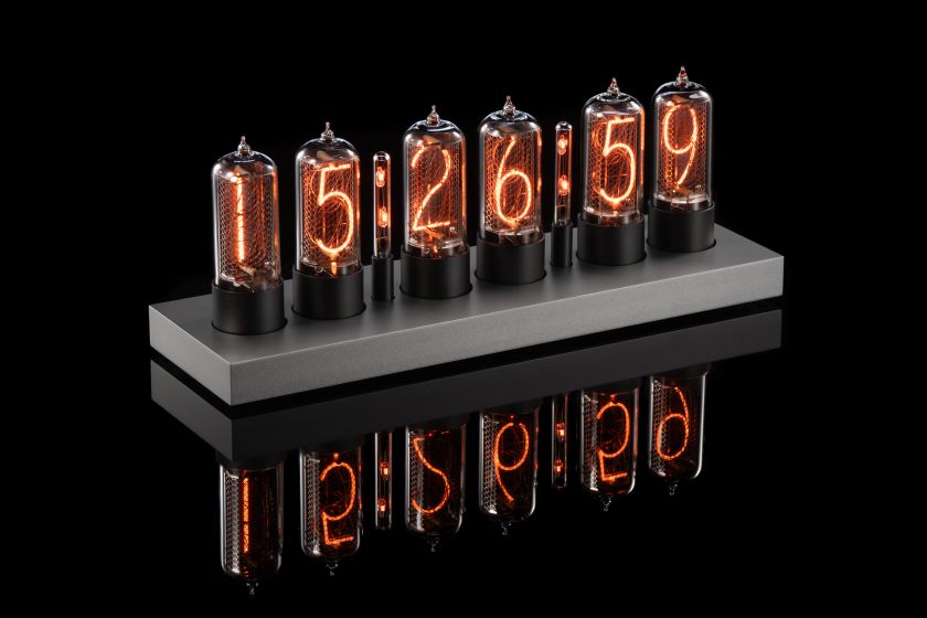 ZIN18 Nixie Tube Clock — Silver Enclosed Aluminium Case & Black Tubes 6 Tubes