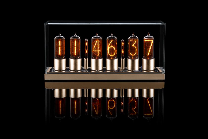 ZIN18 Nixie Tube Clock — Gold Aluminium Base, Gold Tubes, Ultra-Clear Glass Dome 6 Tubes