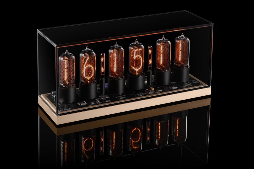 ZIN18 Nixie Tube Clock — Gold Aluminium Base, Black Tubes Ultra-Clear Glass Dome